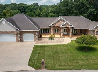17213 N Deer Creek Dr, Effingham, IL 62401