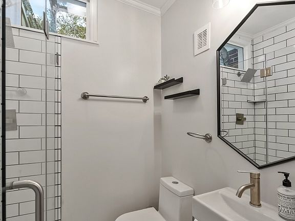 5th image of 4003 Devine St #2