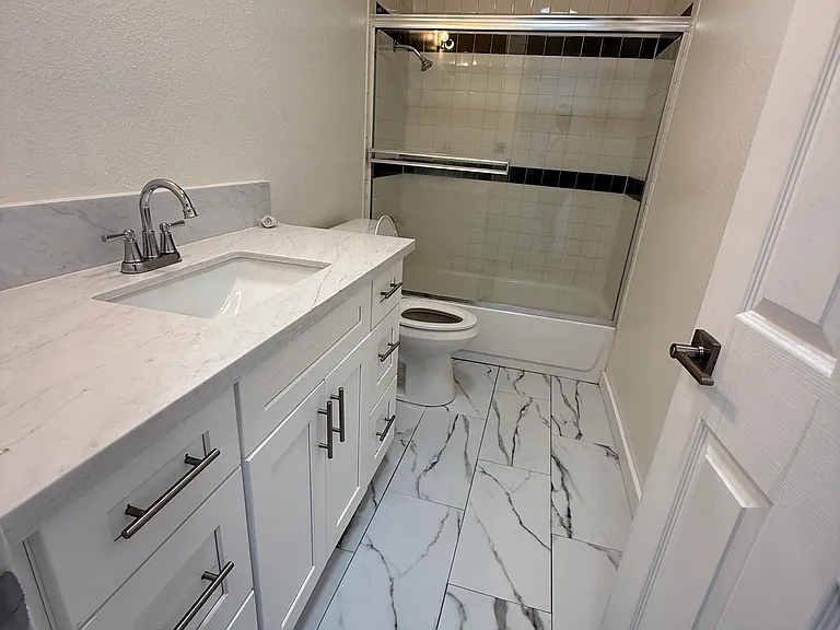 4815 Kester Ave #7 — Photo 8