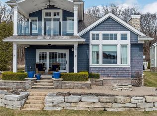 10667 Castlewood Dr, White Lake, MI 48386