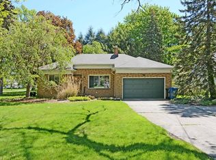 273 Bradley Rd, Bay Village, OH 44140