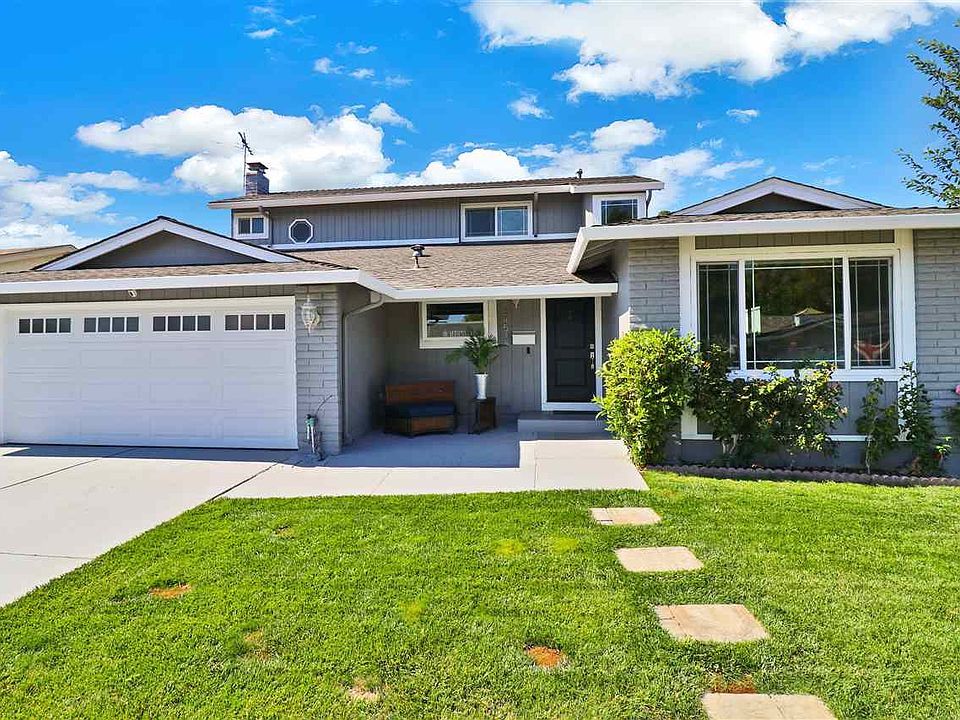 1st image of 34515 Egerton Pl