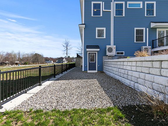 4th image of 17 Village View Lane