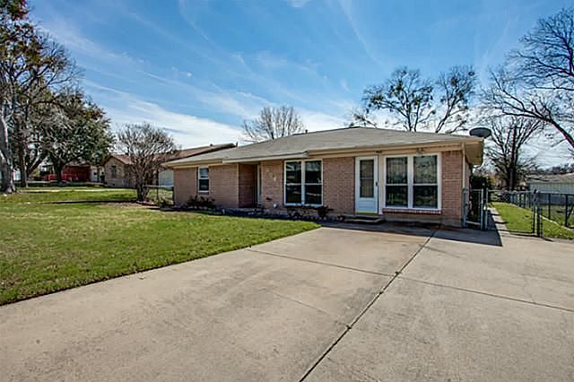 1st image of 206 Camellia Cir