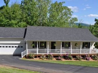 309 Center St, Pembroke, VA 24136