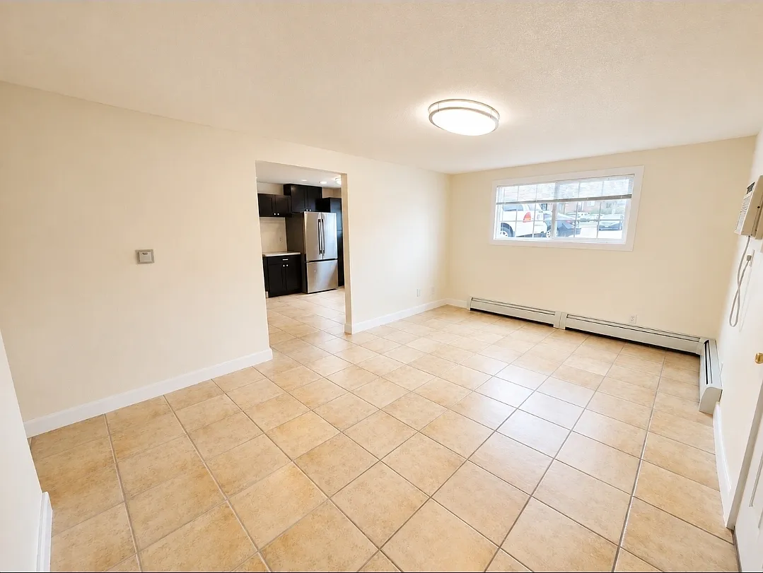 3 bed, $1,350 — Photo 2