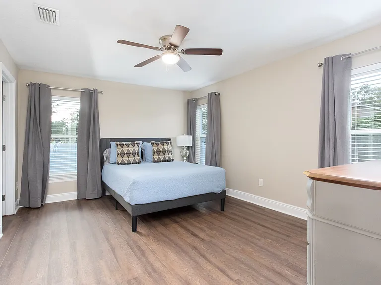 1313 E Cayuga St — Photo 13