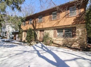 2910 Pelham Rd, Madison, WI 53713