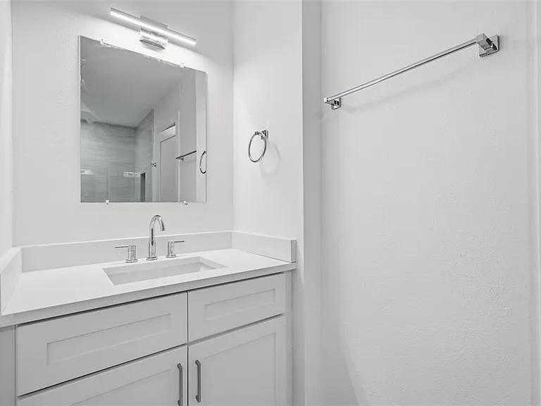 2317 Grove St — Photo 8