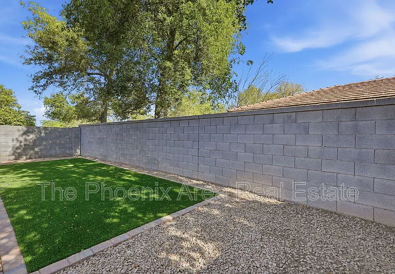 554 E San Carlos Way — Photo 30