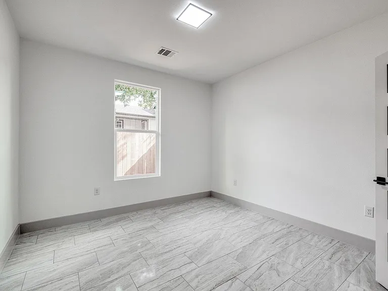 202 Washington St — Photo 20