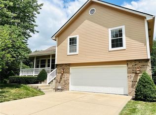 3705 SW Harbor Cir, Lees Summit, MO 64082