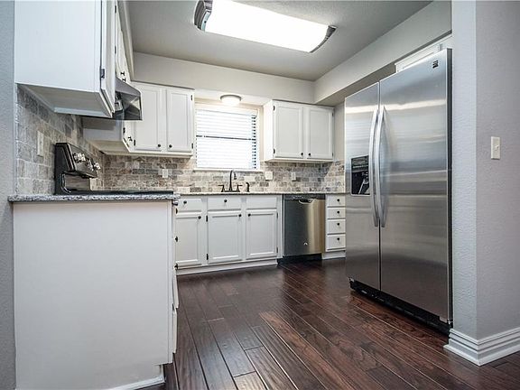 5th image of 906 SE 11th St