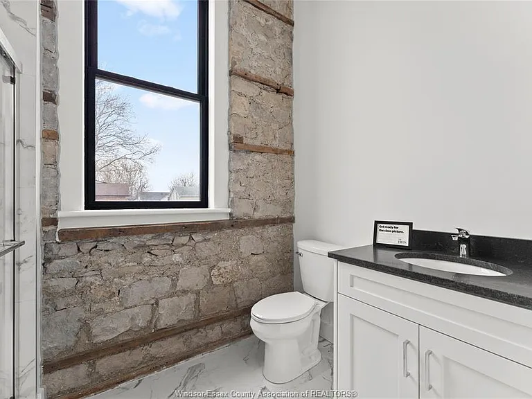 247 Brock St #201 — Photo 25