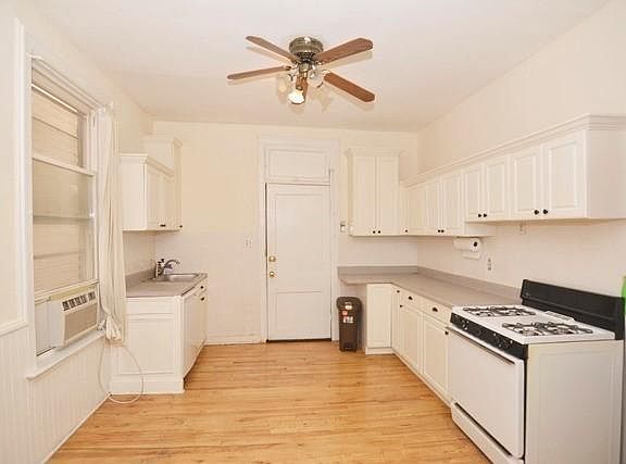 5th image of 1465 N Leavitt St APT 2R