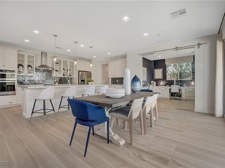1075 N Water St — Photo 22