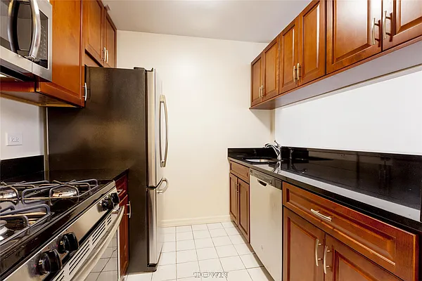 Rented by Town Residential | media 9