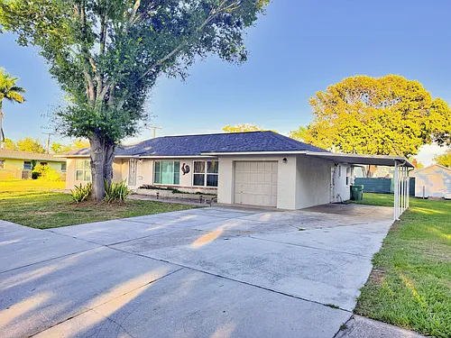 219 Crescent Ct E Photo 1