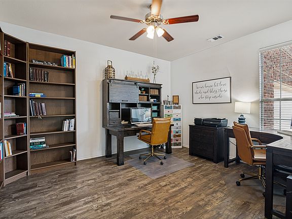 5th image of 414 Love Bird Ln
