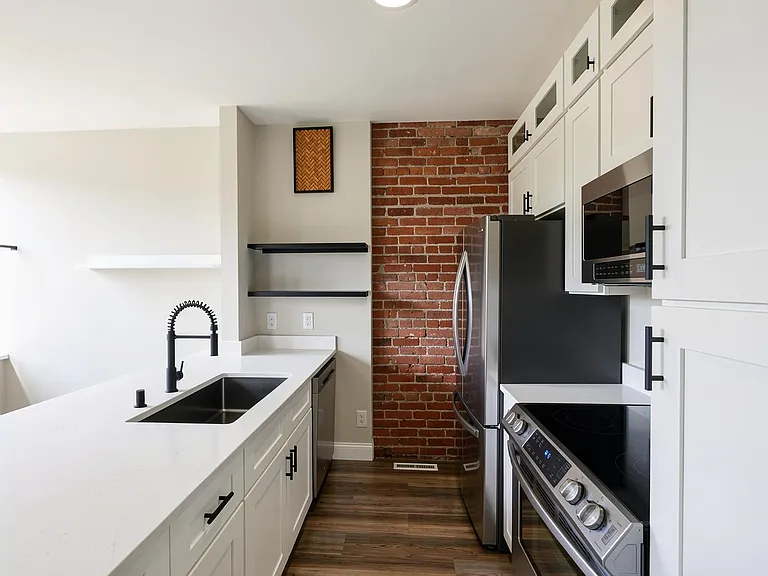 726 Fox St — Photo 9