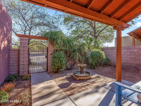 112 S Happy Valley Saddle Dr, Tucson, AZ 85748