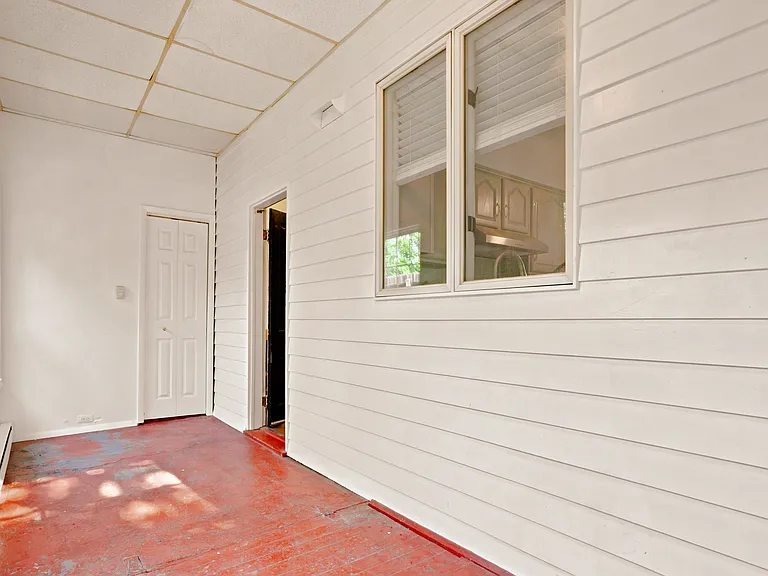 209 N Washington St — Photo 90