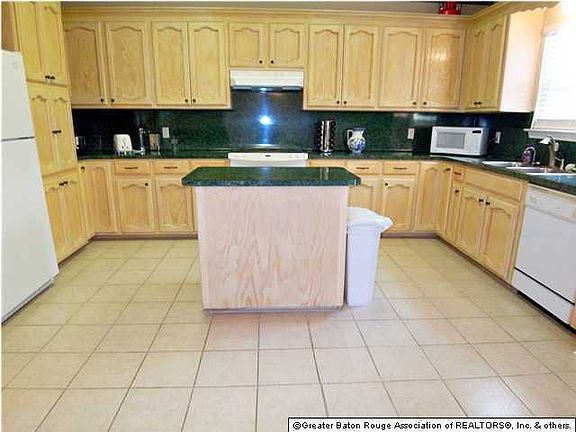 3rd image of 14327 Park Ave