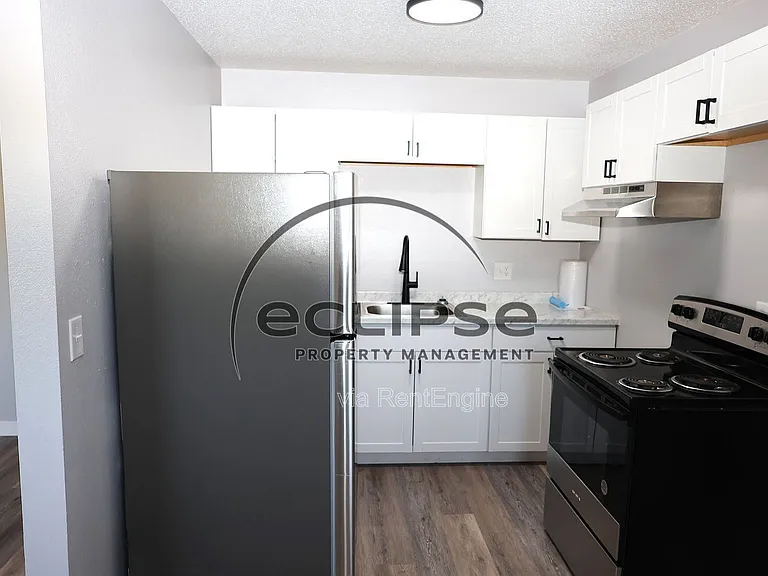 Summit View Apartments — Photo 109