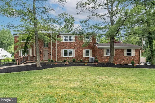 1800 Lark Ln Photo 1