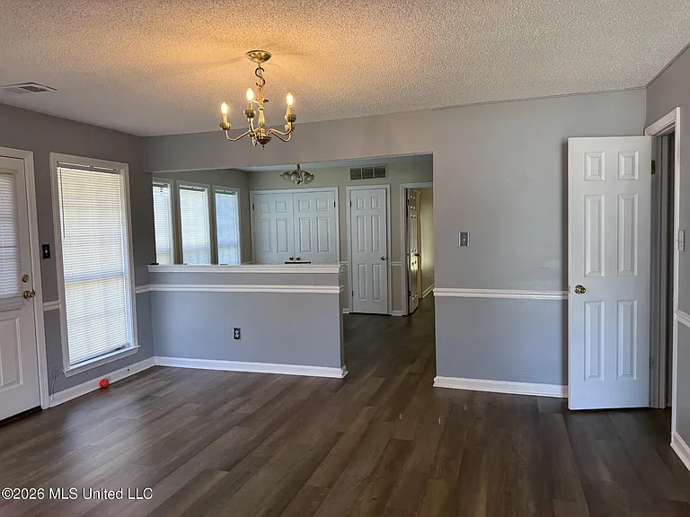 7090 Greenbriar Dr — Photo 8