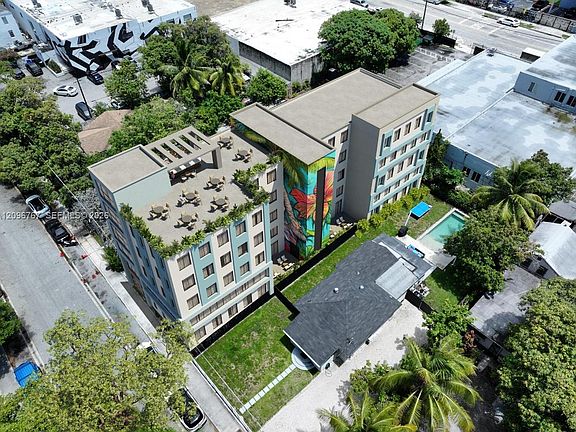 4th image of 550 NW 30th St
