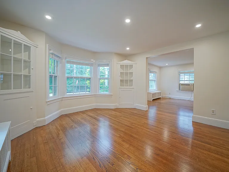 16 Brook St — Photo 17