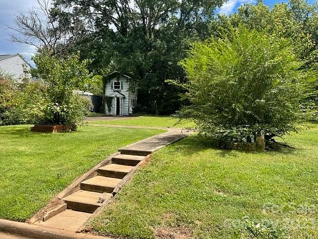 2nd image of 403 Nebraska St