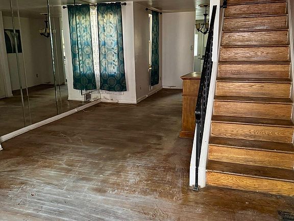 3rd image of 2439 Kimball St