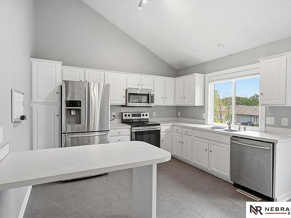 4th image of 17702 Karen St
