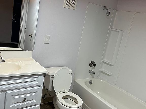 3rd image of 625 NW Everett St APT 107