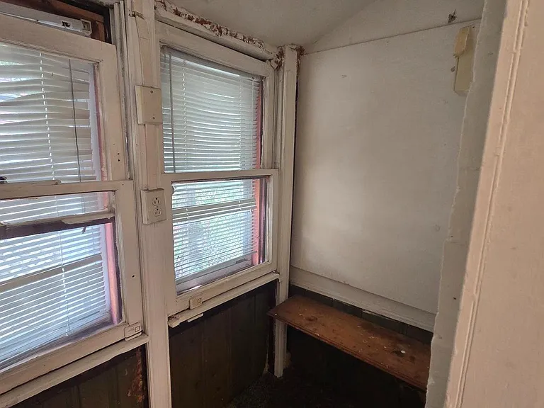 5630 Addison St — Photo 17