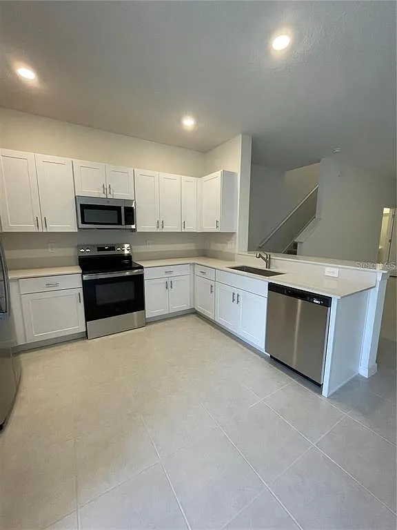 3 bed, 2.5 bath, 1634 sqft, $1,975 — Photo 4