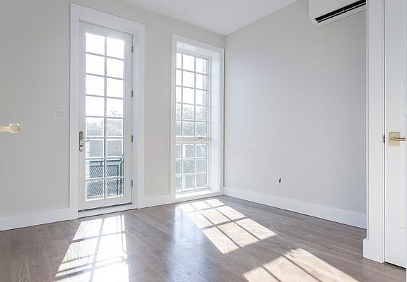 2nd image of 543 Marcy Ave APT 4F