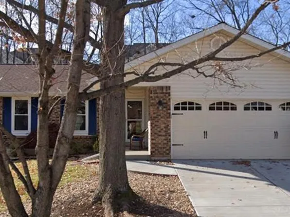 1235 Treetop Village Dr, Ballwin, MO 63021