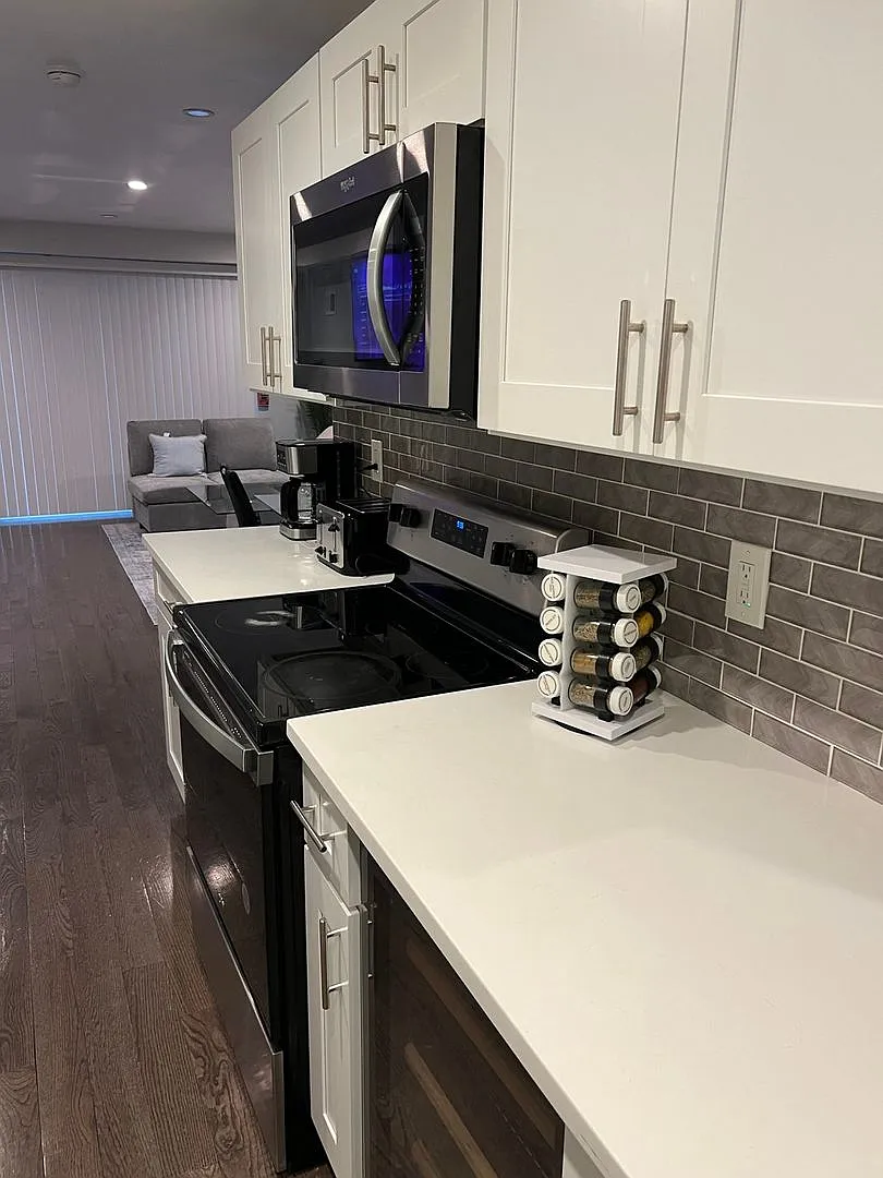 Spacious 3BR Townhome in South Philadelphia — Photo 3