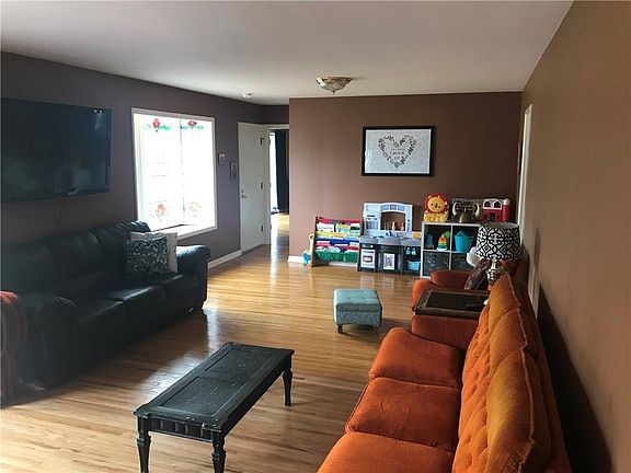 3rd image of 5 Lynnwood Dr