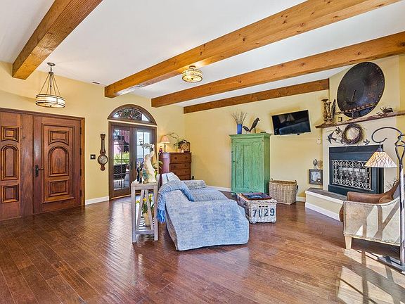 5th image of 4188 Court Dr