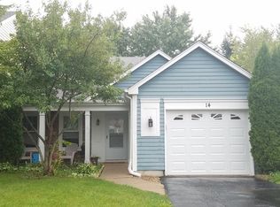 14 Sandhurst Rd, Mundelein, IL 60060