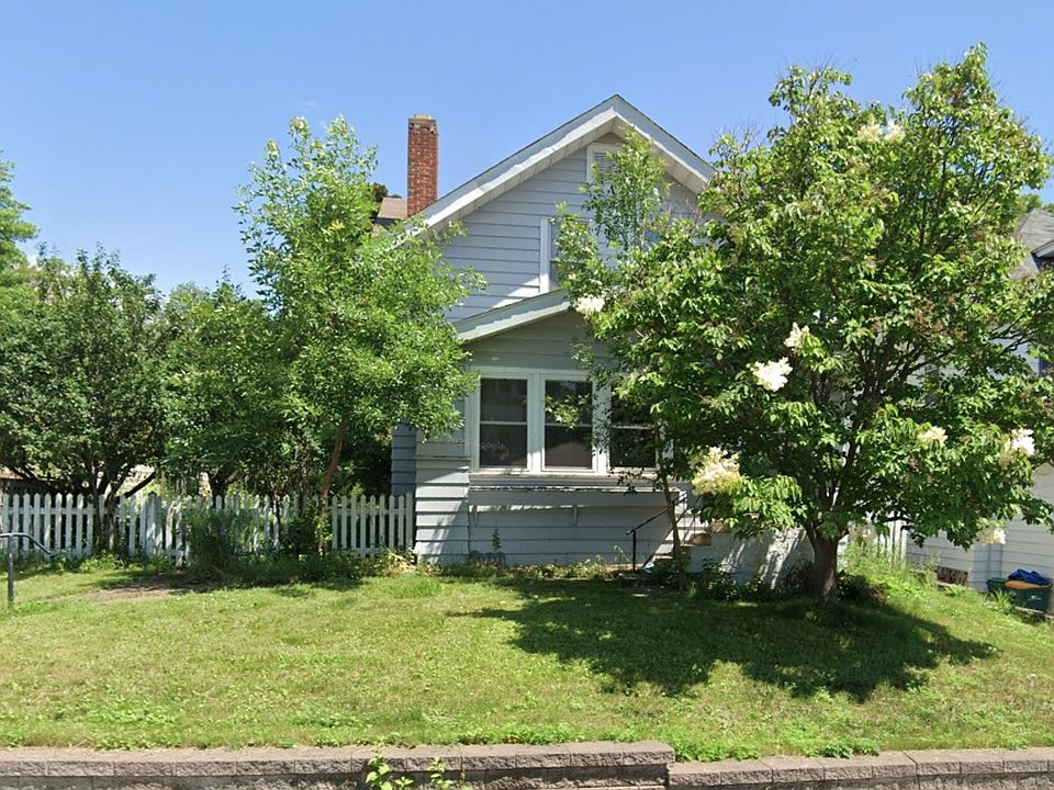 1st image of 630 N 16th Ave E