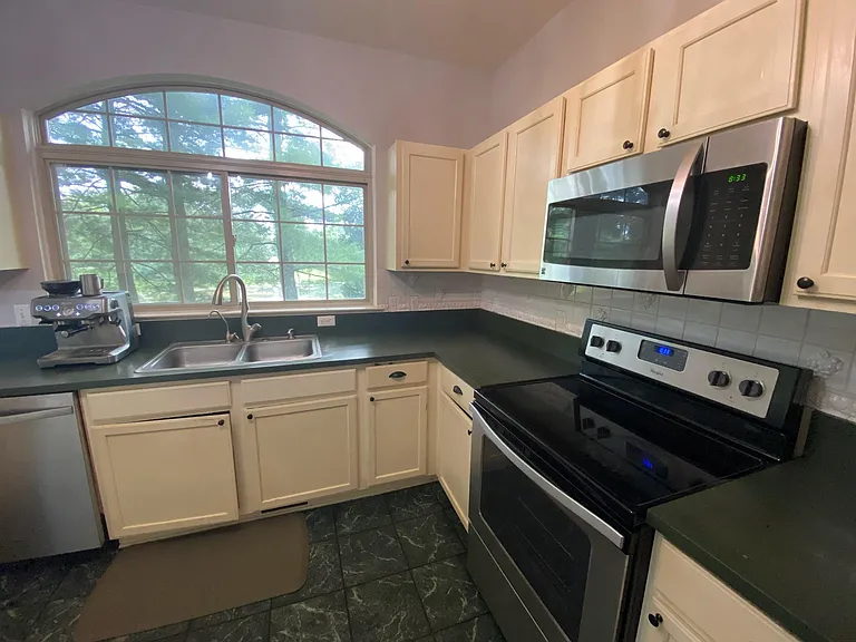 5628 Versailles Ave — Photo 15