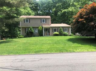 4 Perth Ave, Chestnut Ridge, NY 10977