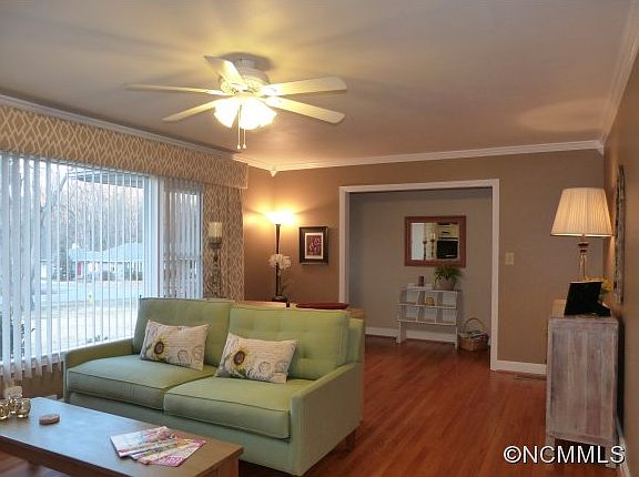 3rd image of 3101 Wesley Way