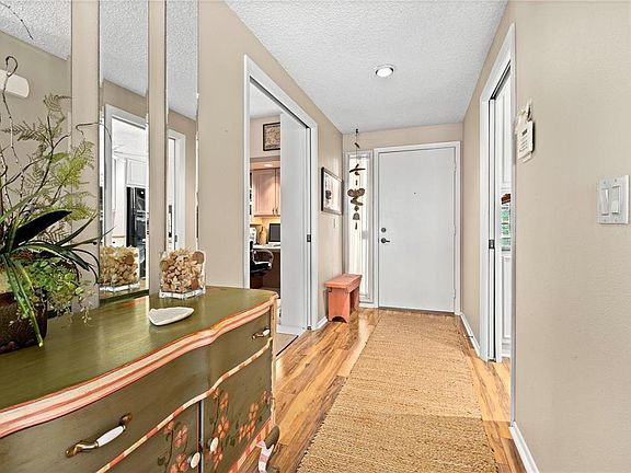 3rd image of 3045 Mariners Cove Dr APT 113
