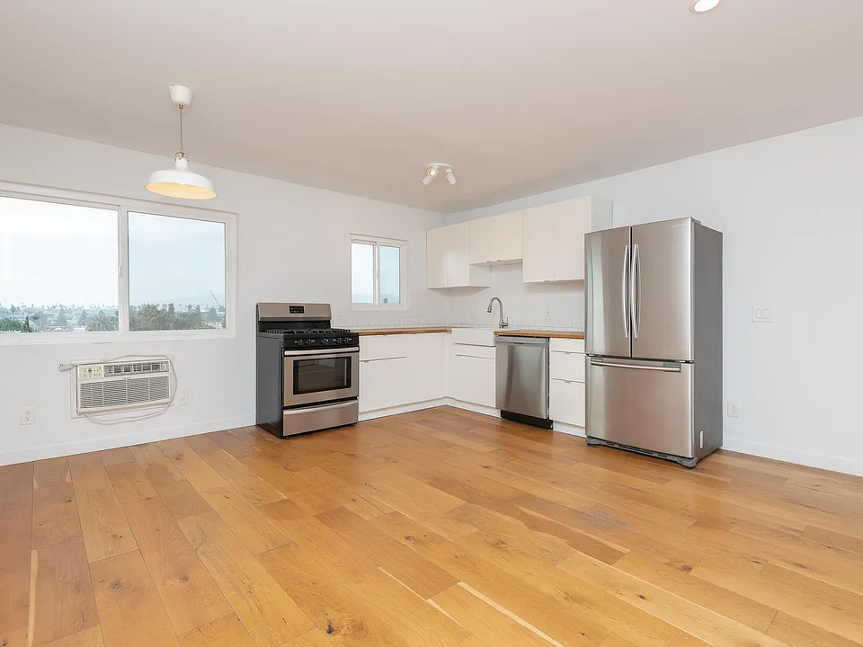 3933 Marathon St #103-B